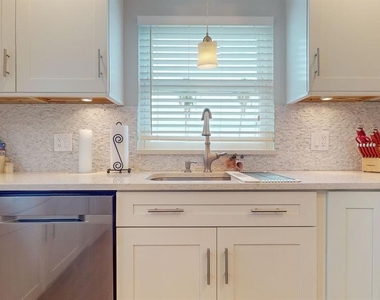 1120 N Shore Drive Ne - Photo Thumbnail 26