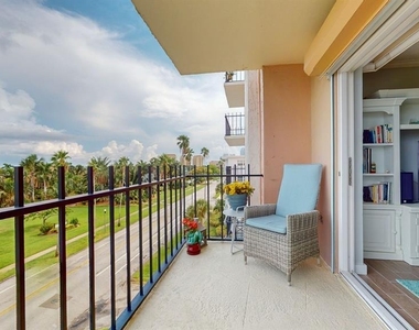 1120 N Shore Drive Ne - Photo Thumbnail 1