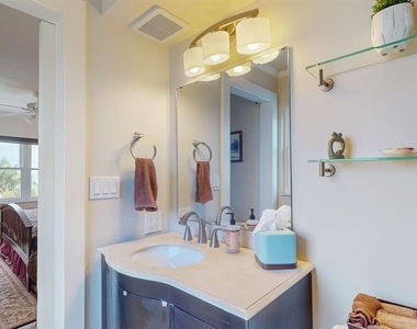 1120 N Shore Drive Ne - Photo Thumbnail 52
