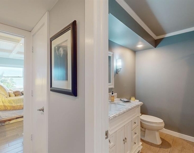 1120 N Shore Drive Ne - Photo Thumbnail 31