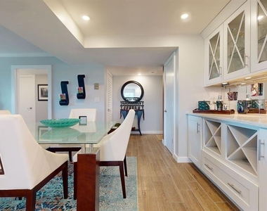 1120 N Shore Drive Ne - Photo Thumbnail 10