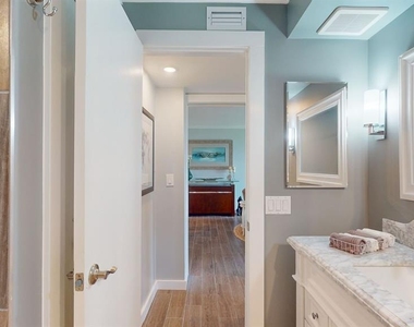 1120 N Shore Drive Ne - Photo Thumbnail 35