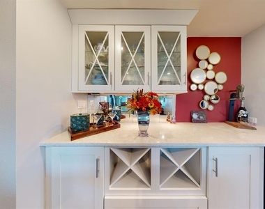 1120 N Shore Drive Ne - Photo Thumbnail 8