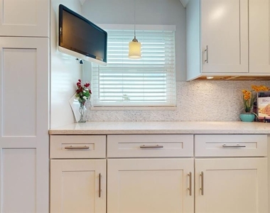 1120 N Shore Drive Ne - Photo Thumbnail 24