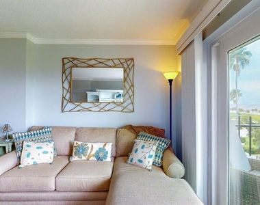 1120 N Shore Drive Ne - Photo Thumbnail 18