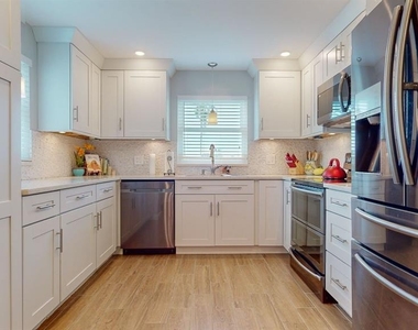 1120 N Shore Drive Ne - Photo Thumbnail 23