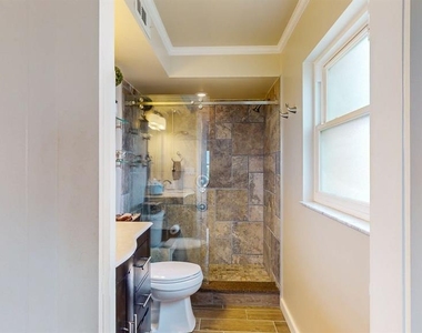 1120 N Shore Drive Ne - Photo Thumbnail 54