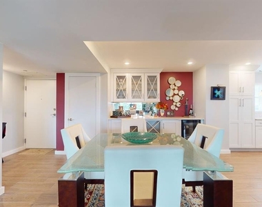 1120 N Shore Drive Ne - Photo Thumbnail 7