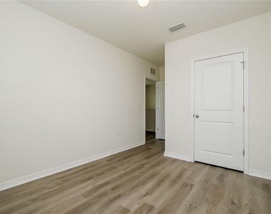 4916 Willow Breeze Way - Photo Thumbnail 8