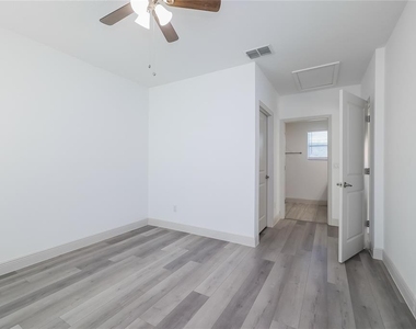1637 Sail Drive - Photo Thumbnail 13