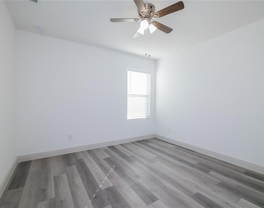 1637 Sail Drive - Photo Thumbnail 10