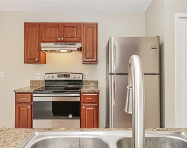 2980 N Huron Drive - Photo Thumbnail 5