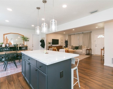 1612 Berkshire Drive - Photo Thumbnail 9