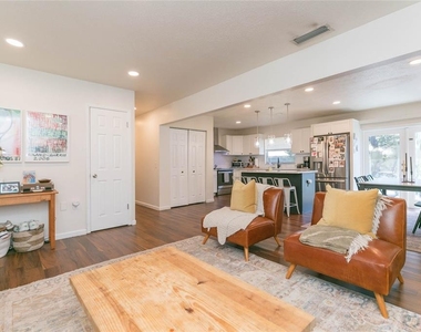1612 Berkshire Drive - Photo Thumbnail 3