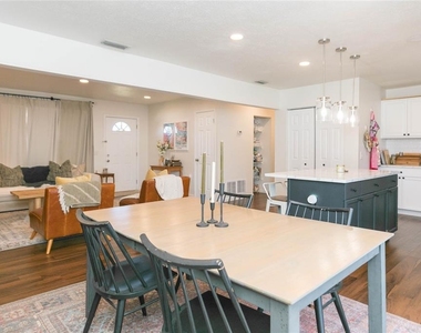 1612 Berkshire Drive - Photo Thumbnail 6