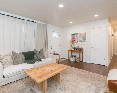 1612 Berkshire Drive - Photo Thumbnail 2