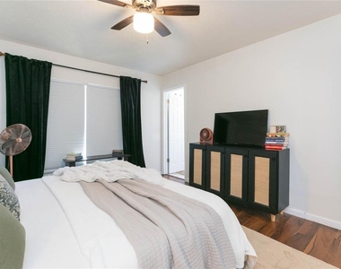 1612 Berkshire Drive - Photo Thumbnail 11