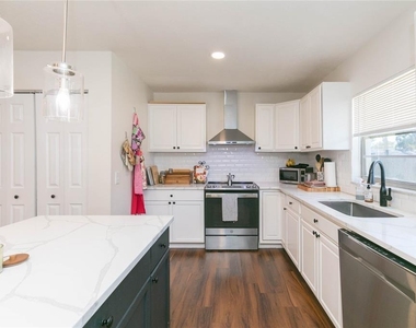 1612 Berkshire Drive - Photo Thumbnail 7