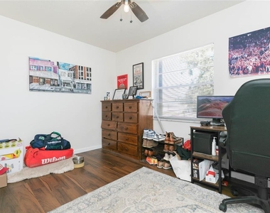 1612 Berkshire Drive - Photo Thumbnail 16