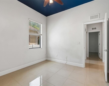 2311 W Aileen Street - Photo Thumbnail 9