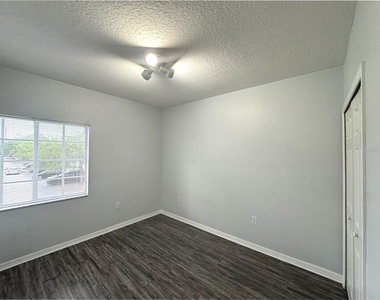 9621 Lakedale Way - Photo Thumbnail 7