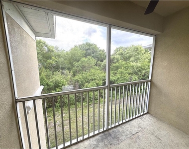 9621 Lakedale Way - Photo Thumbnail 12