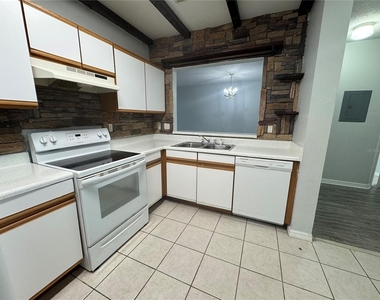 9621 Lakedale Way - Photo Thumbnail 3