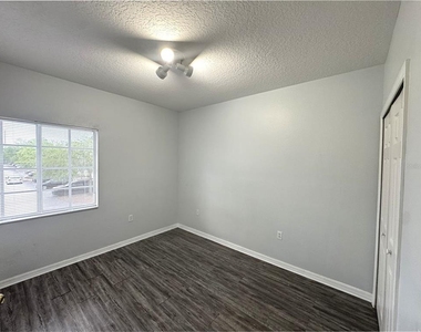 9621 Lakedale Way - Photo Thumbnail 8