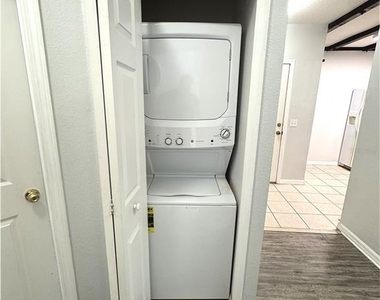 9621 Lakedale Way - Photo Thumbnail 5