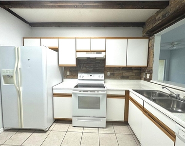 9621 Lakedale Way - Photo Thumbnail 2