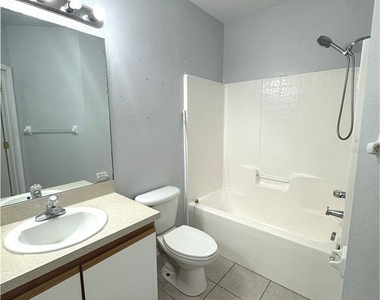 9621 Lakedale Way - Photo Thumbnail 10