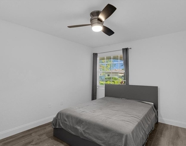 14036 Fairway Island Dr - Photo Thumbnail 11