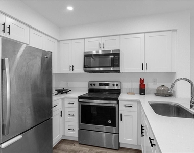 14036 Fairway Island Dr - Photo Thumbnail 5