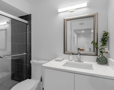 14036 Fairway Island Dr - Photo Thumbnail 13