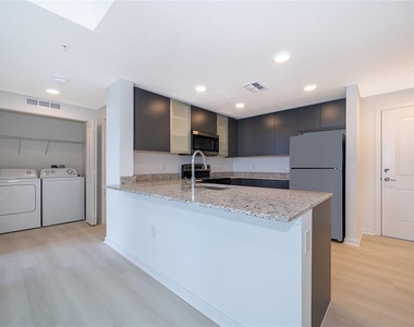 5579 Millenia Park Blvd - Photo Thumbnail 6