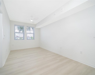 5579 Millenia Park Blvd - Photo Thumbnail 8