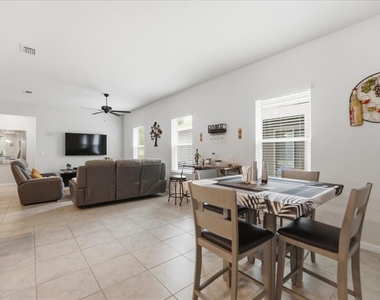 3979 Capital Reef Way - Photo Thumbnail 4