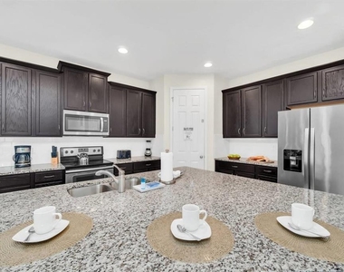 9009 Egret Mills Terrace - Photo Thumbnail 11