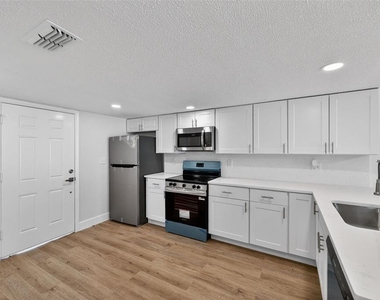 9826 Pocono Street - Photo Thumbnail 7