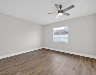 9826 Pocono Street - Photo Thumbnail 11