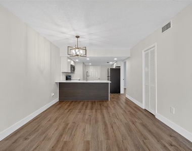 9824 Pocono Street - Photo Thumbnail 3