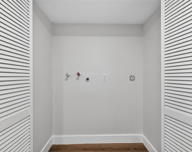 9824 Pocono Street - Photo Thumbnail 18