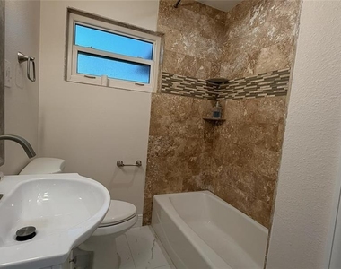 3727 Overlook Drive Ne - Photo Thumbnail 8