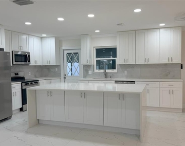 3727 Overlook Drive Ne - Photo Thumbnail 2