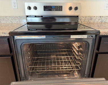 4657 Bernard Boulevard - Photo Thumbnail 11