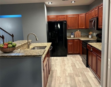 944 Killarney Lane - Photo Thumbnail 3