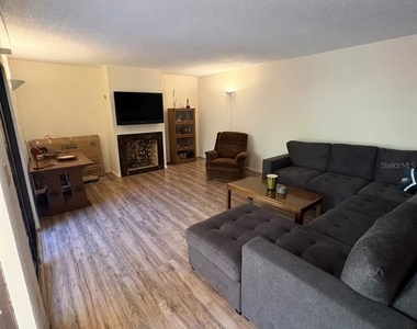3810 Saxon Drive - Photo Thumbnail 4