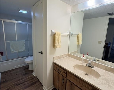 3810 Saxon Drive - Photo Thumbnail 12