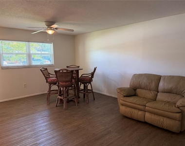 245 Center Road - Photo Thumbnail 3