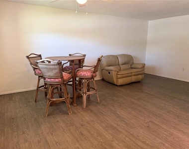 245 Center Road - Photo Thumbnail 2